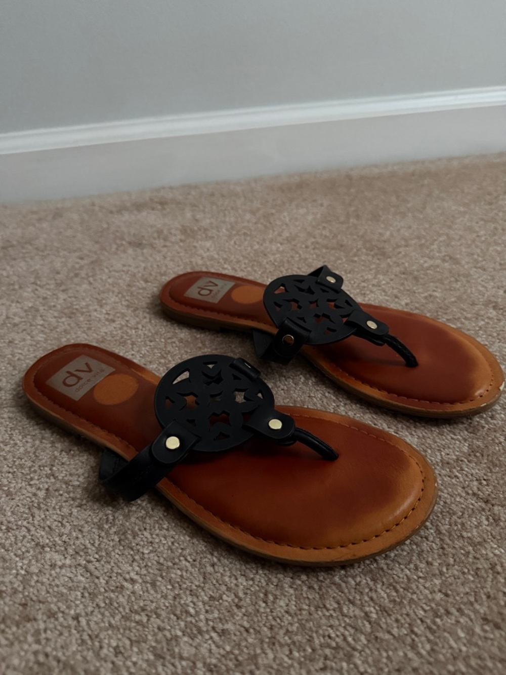 Dolce Vita Brown Leather Thong Sandals with Black Medallion